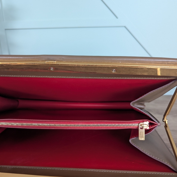 Celine Medium Clasp bag in a taupe or camel-brown smooth calfskin leather - Picture 10 of 15